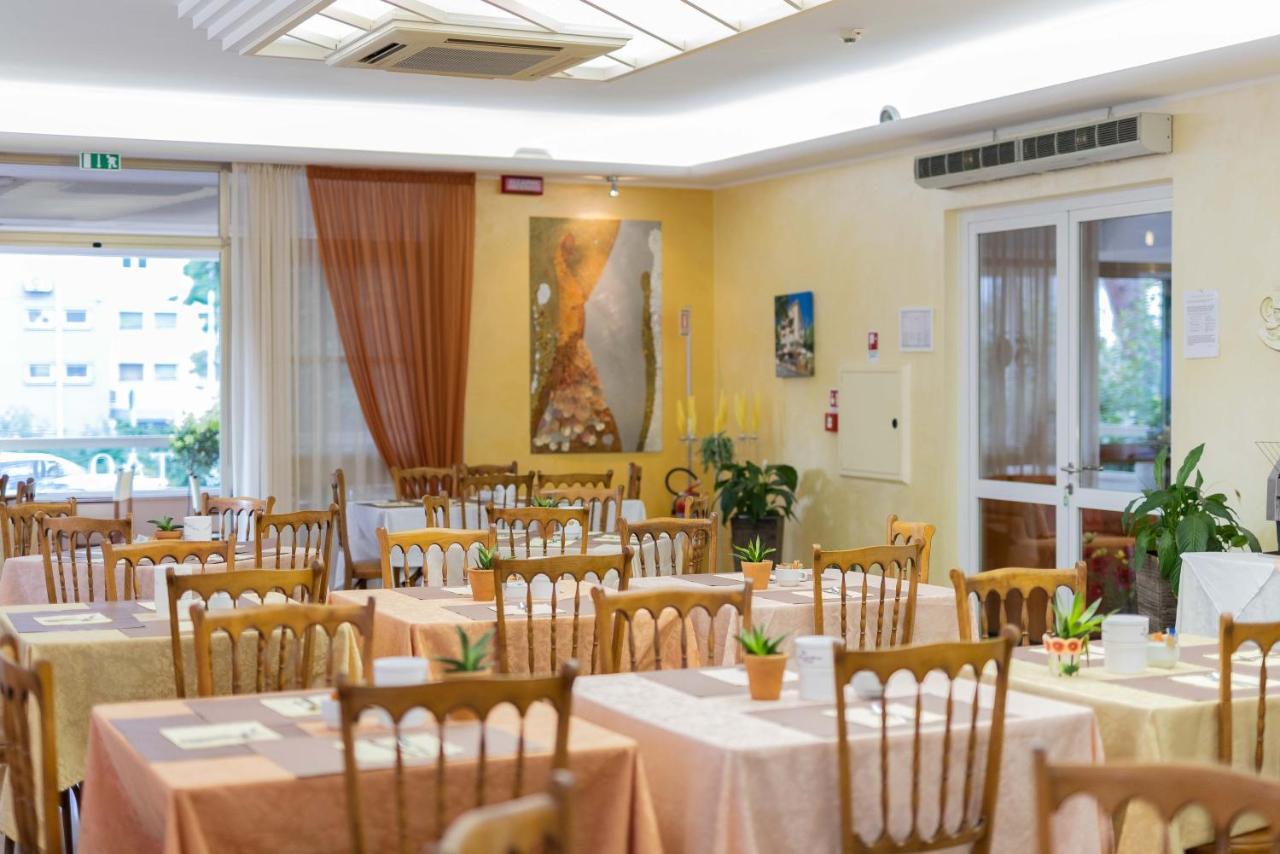 Hotel Alfa Tao Ричоне Екстериор снимка