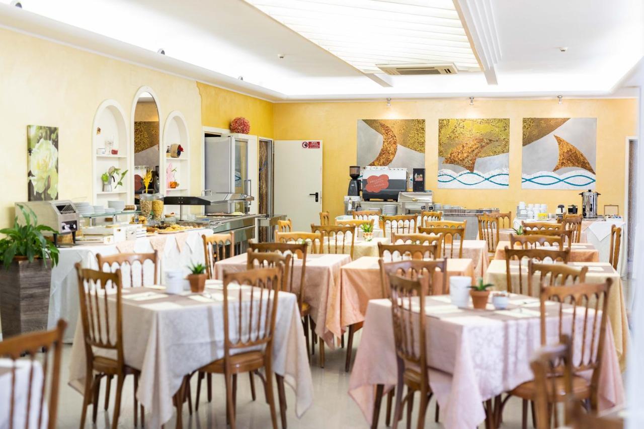 Hotel Alfa Tao Ричоне Екстериор снимка