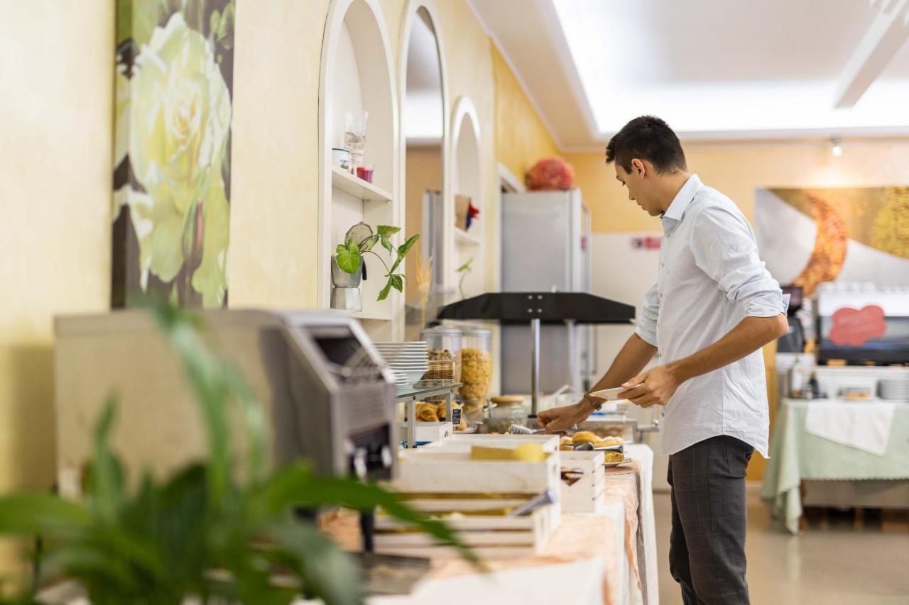 Hotel Alfa Tao Ричоне Екстериор снимка